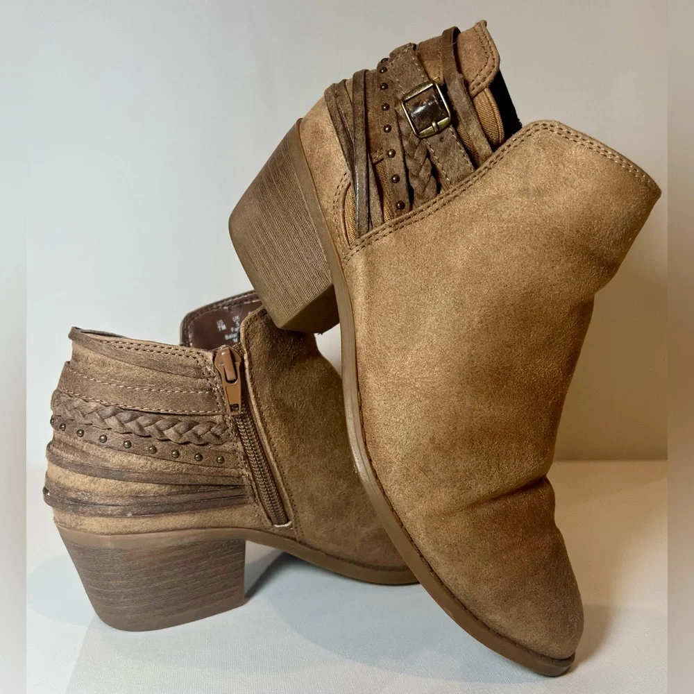 Fergalicious BRAWN Brown Tan Booties Heel Size 7 Zip Up - Picture 1 of 10